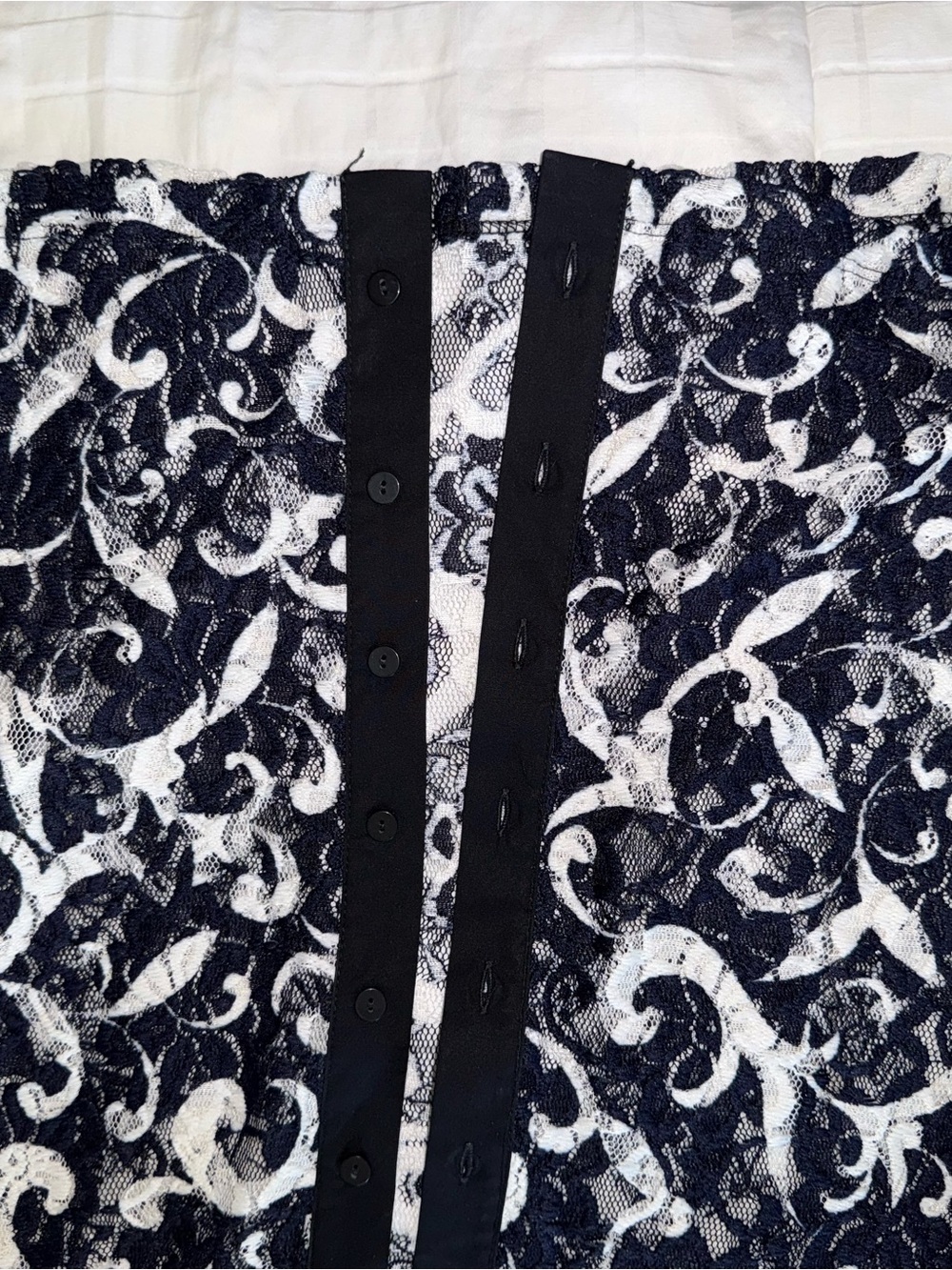 Anne Fontaine Bold Navy & White Lace Pattern Tank and Blouse Set - Picture 5 of 16